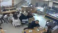 Bursa’da nefes borusuna yemek kaçan küçük kızı restoran çalışanı kurtardı