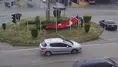 Kavşağa düşen Türk bayrağını sürücüler kaldırdı