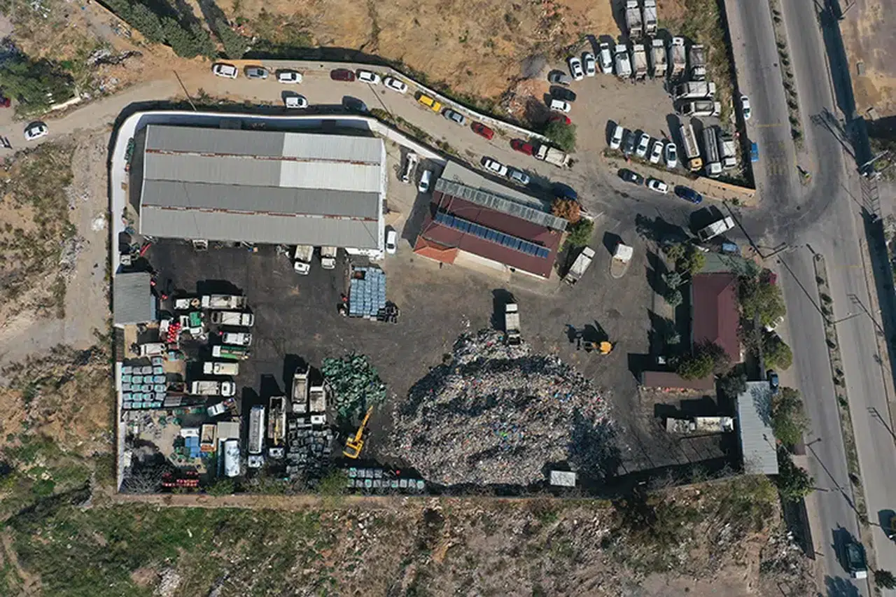 İzmir’de kentsel dönüşüm mağdurlarından proje alanındaki çöp dağlarına tepki