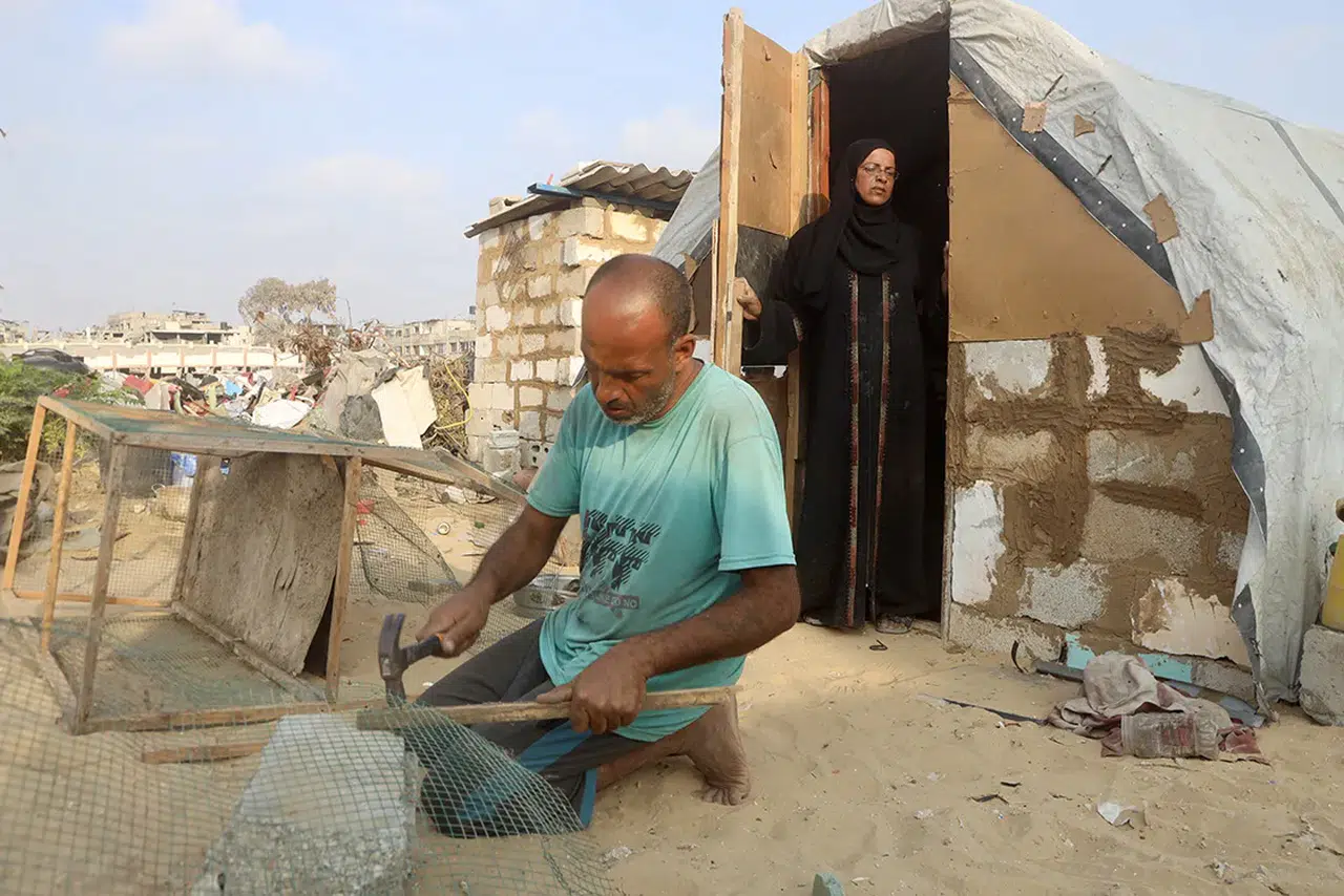 Gazzeliler, enkazdan çıkardıkları malzemelerle hayatlarını yeniden inşa ediyor