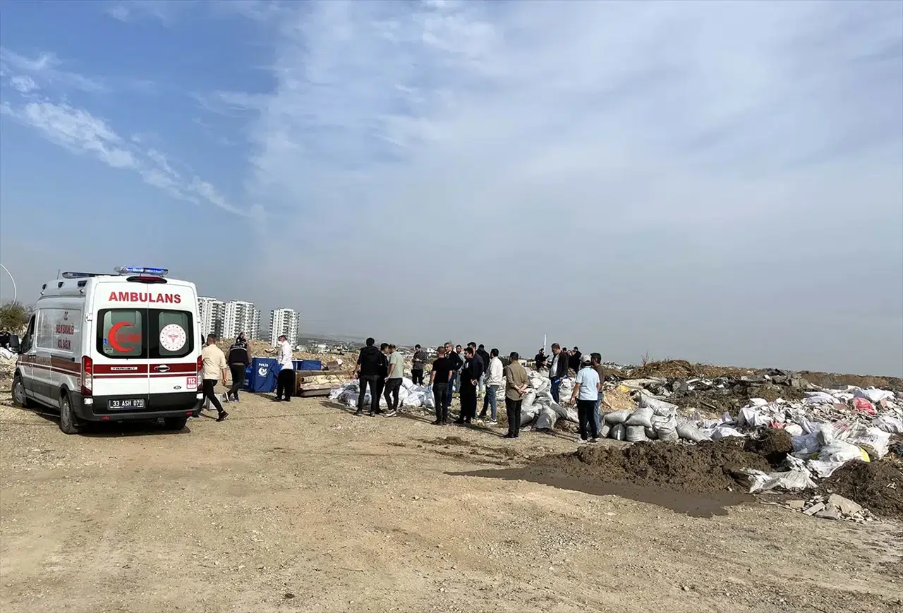 Tarsus'ta korkunç cinayet: Halıya sarılı erkek cesedi bulundu