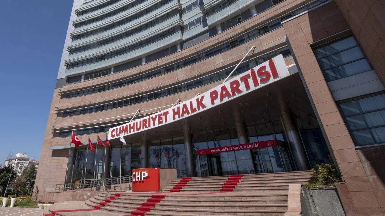 CHP’nin şaibeli kurultay davası ertelendi