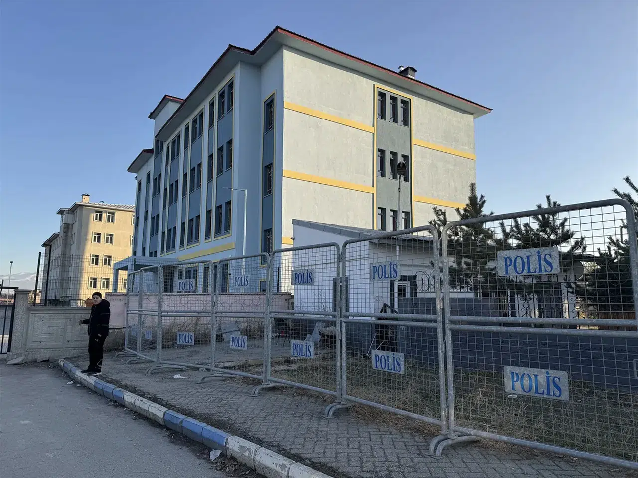 Erzurum'da sülfür gazı alarmı: Okul ve tesisler kapatıldı