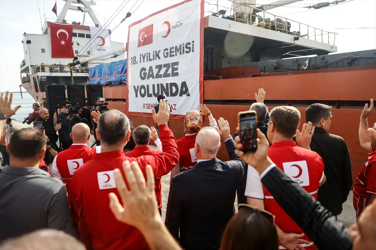 Gazze için “18. İyilik Gemisi” Mersin'den uğurlandı: 800 ton yardım yolda