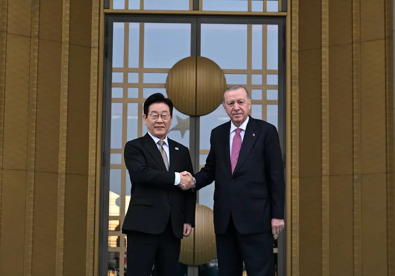 Cumhurbaşkanı Erdoğan, Güney Kore Devlet Başkanı Lee'yi resmi törenle karşıladı