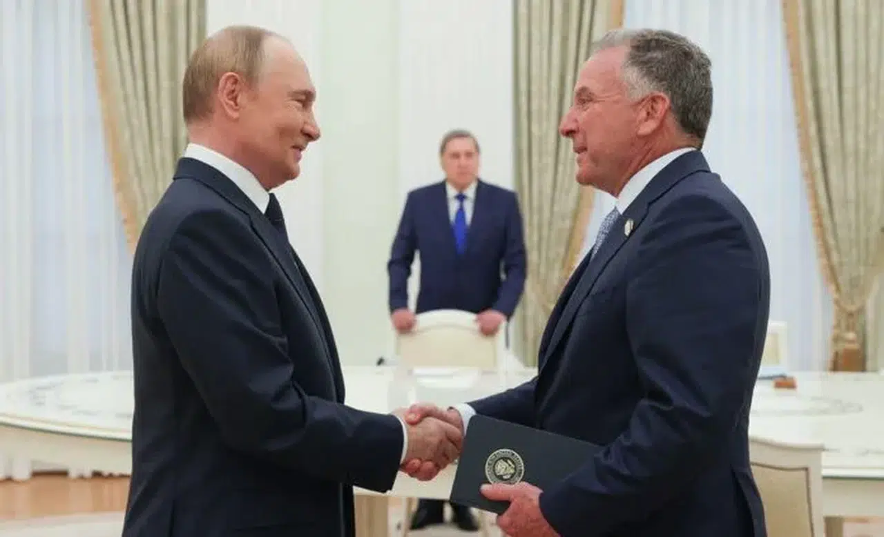 Trump'ın elçisinden Kremlin'e “övgü koçluğu”: Telefon kayıtları sızdırıldı