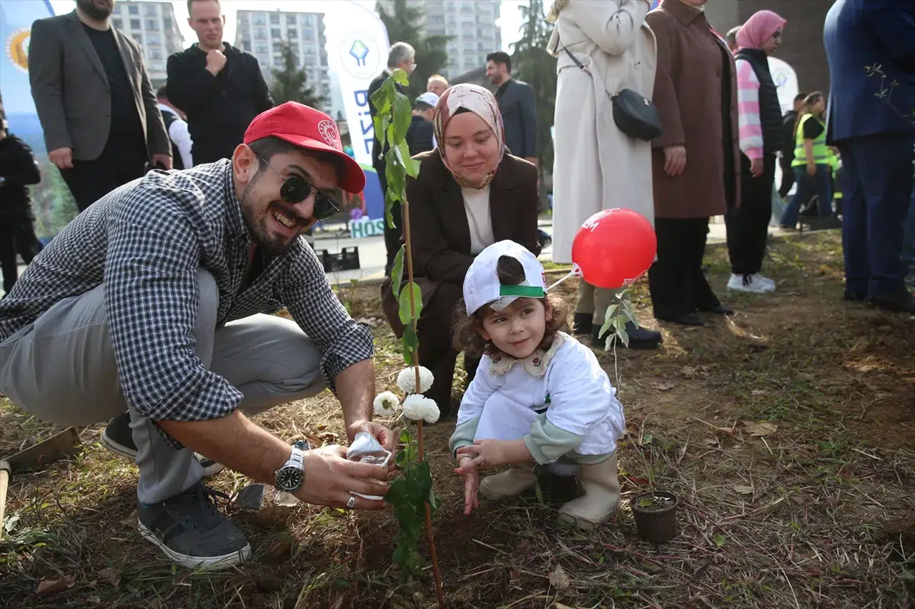 Milli Ağaçlandırma Günü'nde tüm Türkiye'de fidanlar toprakla buluştu