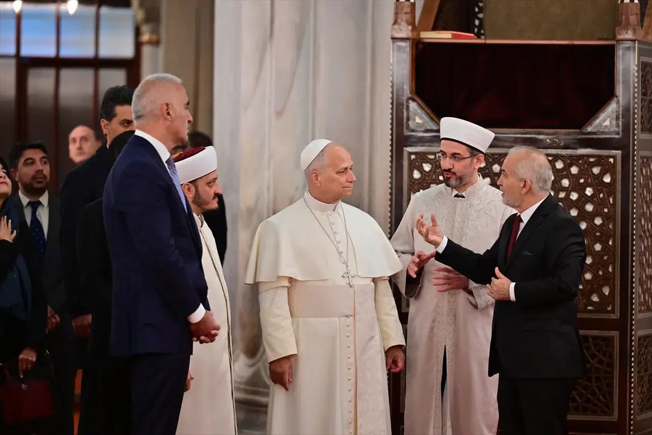Vatikan Lideri Papa 14. Leo, Sultanahmet Camii'ni ziyaret etti