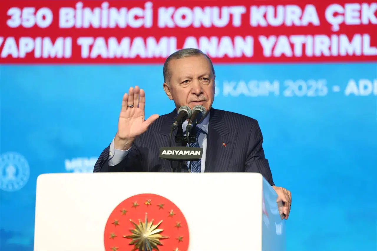 Cumhurbaşkanı Erdoğan: “350 bin 178 bağımsız bölümün anahtarlarını hak sahibi kardeşlerimize takdim etmiş oluyoruz.”