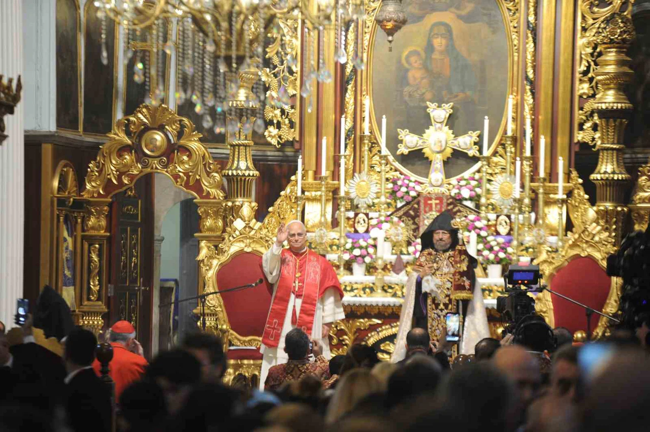 Papa 14. Leo, İstanbul'da Ermeni Katedrali'ni ziyaret etti