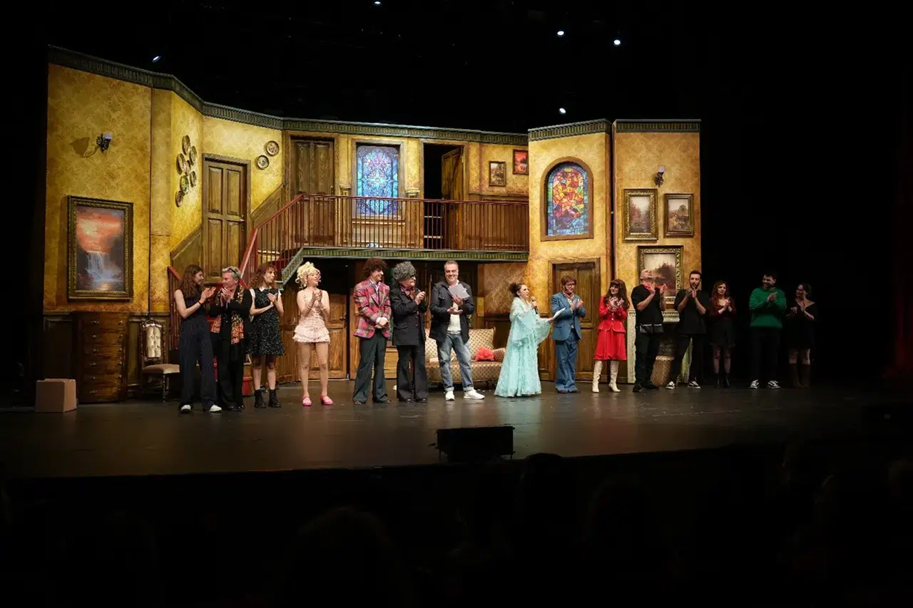 "Oyunun Oyunu" tiyatronun perde arkasını sahneye taşıyor