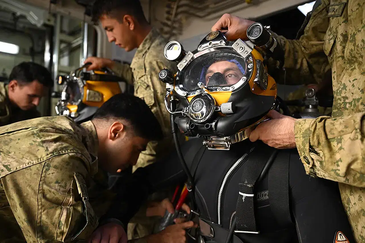 TCG Alemdar 68 metredeki zorlu görevi tamamladı