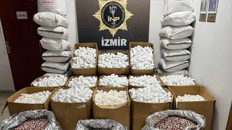 İzmir'de rekor uyuşturucu operasyonu: 2,3 milyon hap yakalandı