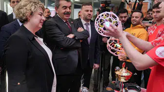 Bakan Tekin: “Uygun arazi olan her yere okul yapmaya hazırız”