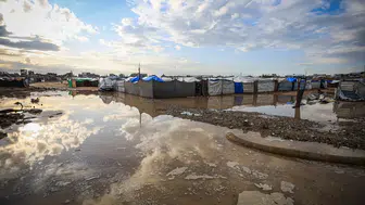 Gazze'de şiddetli yağış sonrası binlerce çadır sular altında kaldı