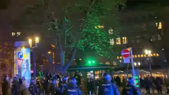 Almanya'da terör örgütü YPG/SDG yandaşları polise ve iş yerlerine saldırdı