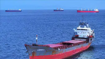 Hürmüz Boğazı ticari geçişlere açıldı