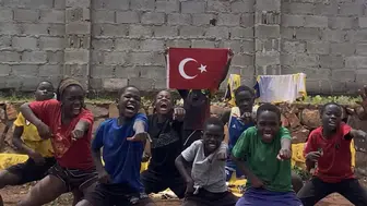 Ugandalı gençlerden Bizim Çocuklar’a özel beste ve koreografi