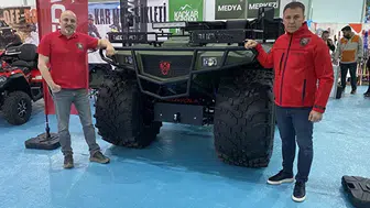 Ruslar vermedi, Türk mühendisler yaptı: Suda yüzen dev “Red Wolf” Rize’de sahneye çıktı