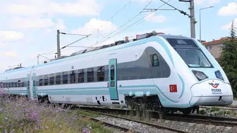 Milli elektrikli hızlı trenden yeni rekor: Saatte 240 kilometre hıza ulaştı