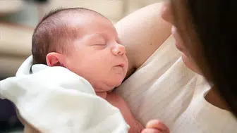 Çalışan annelere müjde: Doğum izni süresi 24 haftaya çıkarıldı