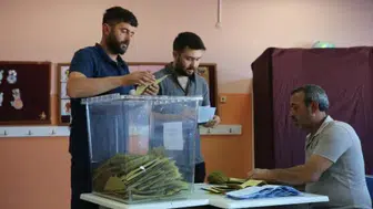 Ara seçimlerde oy verme işlemi tamamlandı: 371 bini aşkın seçmen sandık başına gitti