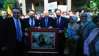 Cumhurbaşkanı Erdoğan'a duygulandıran sürpriz: "Baba bir geceni de bize ayır"