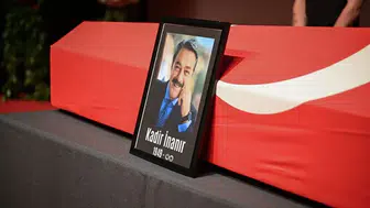 Usta oyuncu Kadir İnanır için Harbiye Muhsin Ertuğrul Sahnesi’nde veda töreni düzenlendi
