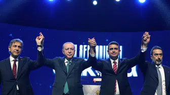 Levent Koç AK Parti’de: Rozetini Cumhurbaşkanı Erdoğan taktı