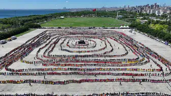 İstanbul’da Guinness rekoru: 5 bin kişi aynı anda horon oynadı