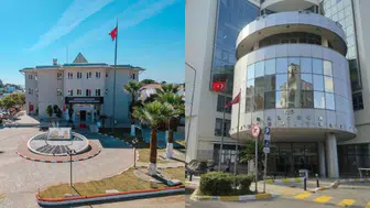 İzmir’de iki belediyeye yolsuzluk operasyonu: Belediye başkanları dahil 24 gözaltı