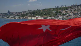İstanbul Boğazı al bayrakla donatıldı: 15 Temmuz’un 10. yıl dönümünde köprülere dev Türk bayrakları asıldı