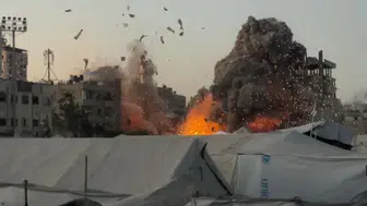 Soykırımcı İsrail ordusu Gazze'de bir camiyi daha yıktı