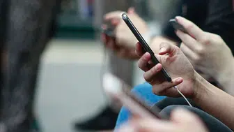Telefonunuz sizi gerçekten dinliyor: Duymadığınız seslerle yapılan gizli takip