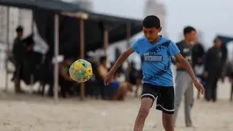 Gazze’de 3 yıl sonra plaj futbolu yeniden başladı: Enkazın ortasında umut yeşerdi