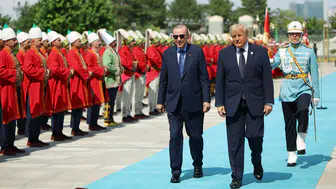 Beştepe'de görkemli karşılama: ABD Başkanı Trump için 21 pare top atışı ve Türk Yıldızları'ndan selamlama uçuşu
