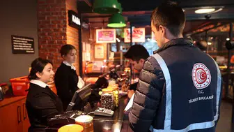 Ticaret Bakanlığından restoran ve kafeler için "ek ücret" uyarısı