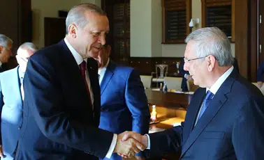 Cumhurbaşkanı Erdoğan'dan Aziz Yıldırım'a tebrik telefonu