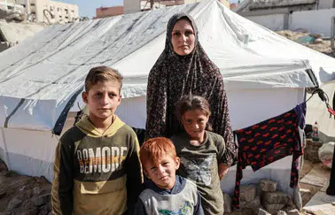 Gazze'nin belirsizliğinde sıkışıp kalan Filistinliler, İsrail saldırıları altında yaşam mücadelesi veriyor