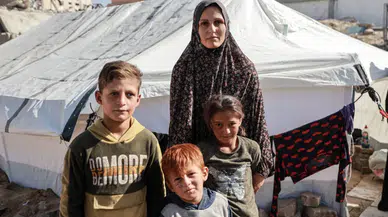 Gazze'nin belirsizliğinde sıkışıp kalan Filistinliler, İsrail saldırıları altında yaşam mücadelesi veriyor