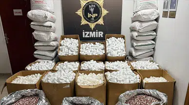 İzmir'de rekor uyuşturucu operasyonu: 2,3 milyon hap yakalandı