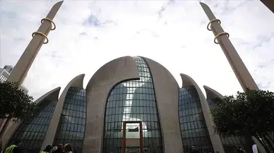 Almanya’da genç nüfus Katolik Kilisesi yerine İslam'a daha çok güveniyor