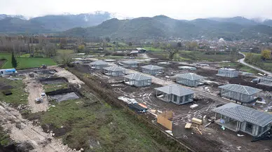 Sındırgı'da deprem konutları hızla yükseliyor