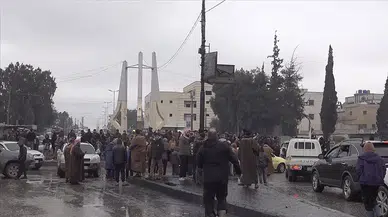 Terör örgütü YPG/SDG'den kurtarılan Suriye’nin Tabka kentinde halk, kutlama yapmak için sokaklara çıktı