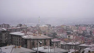 İstanbul'da bazı bölgelerde kar yağışı etkisini sürdürüyor
