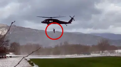 Aydın’da damda mahsur kalan vatandaş helikopterle kurtarıldı