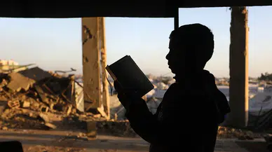 Gazze'de enkazlar arasında Kur'an sesleri dinmiyor
