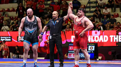 Tiran'da milli gurur: Üç güreşçimiz Avrupa Şampiyonası'nda yarı finalde