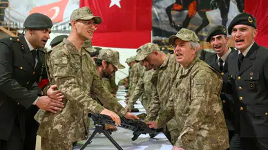 Erzurum’da duygu dolu yemin töreni: Engelleri aşıp asker oldular