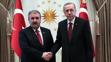 Cumhurbaşkanı Erdoğan, yeniden BBP Genel Başkanı seçilen Destici'yi tebrik etti